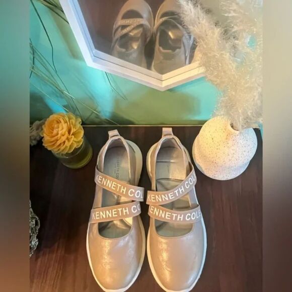Kenneth Cole Mary Jane Flats Women’s Size 2 Beige Strap Comfort Walking Shoes - Picture 3 of 10